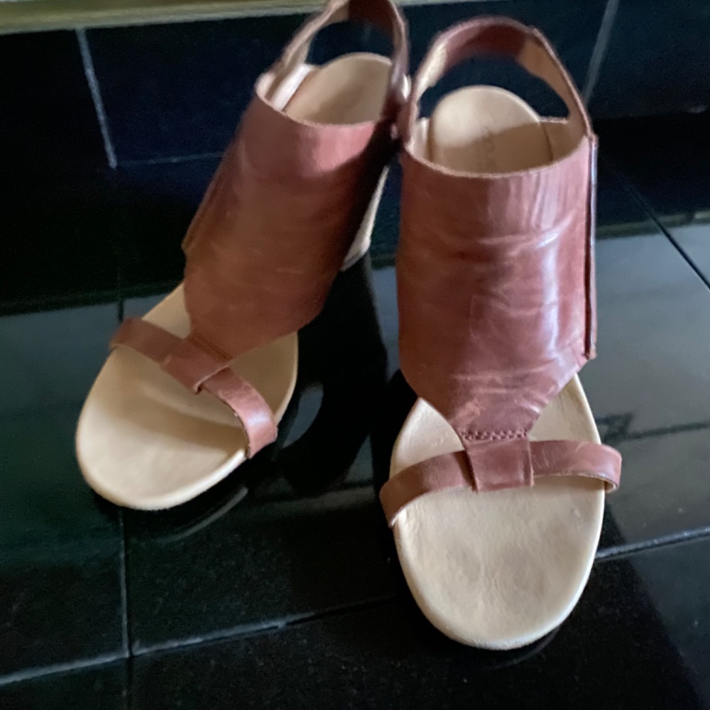 Koolaburra Ugg Brown Leather Perez Slingback Wedge Heel Sandals